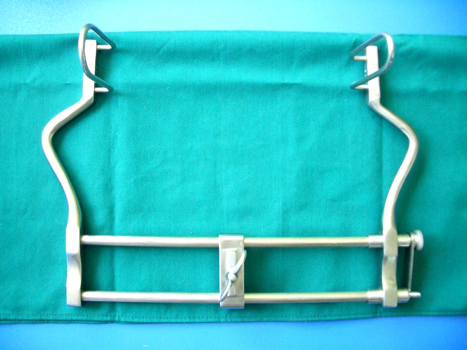 Surgical retractor 05