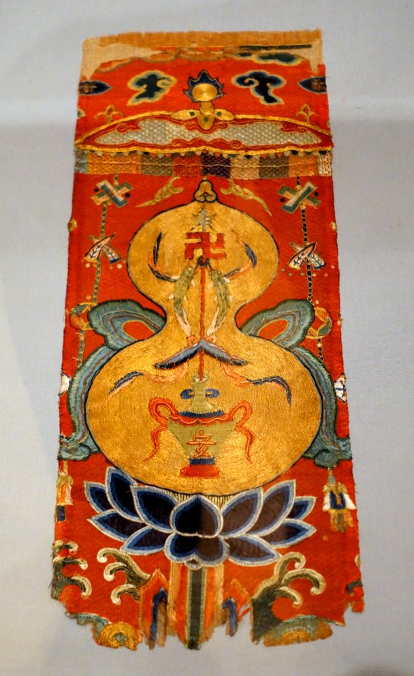 Sutra cover fragment, China, Ming dynasty, early 1600s, silk, metal-wrapped silk - Textile Museum, George Washington University - DSC09703