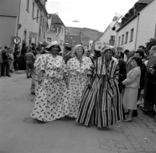 Surinaamse dames in Kotomisi, Bestanddeelnr 254-4443