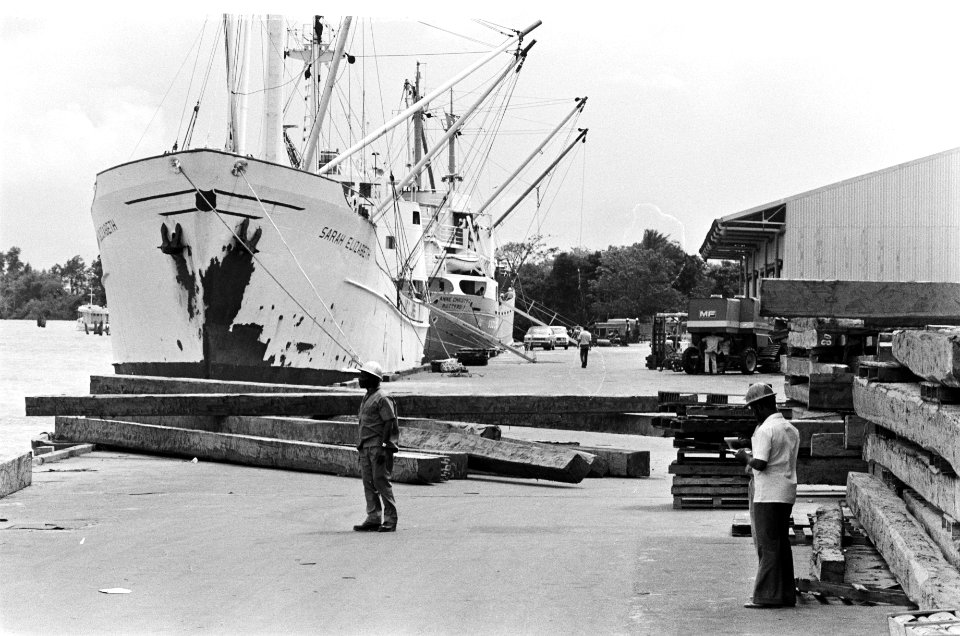 Suriname, bedrijven werkzaamheden in de haven, Bestanddeelnr 927-8448