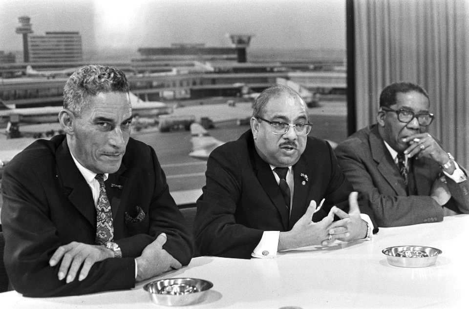 Surinaamse ministers arriveren op Schiphol v.l.n.r. minister Rens, minister Rad, Bestanddeelnr 924-1393