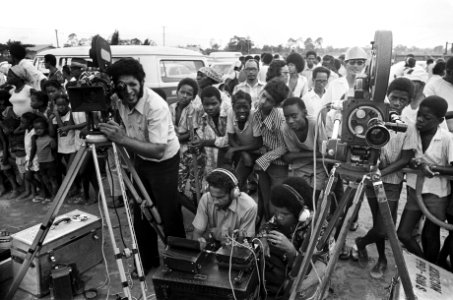 Suriname, bijeenkomsten Surinaamse televisie in actie, bijeenkomst tgv openi, Bestanddeelnr 927-8370