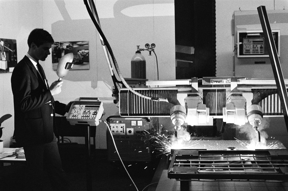 Studiedagen in de Utrechtse Jaarbeurs industriele robots onder auspicien vereniging voor werkplaatstechniek- contactgroep Industriele Robots, Bestanddeelnr 931-4533