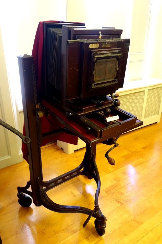 Studio camera, Reversible Adaptor Back, Folmer Graflex Corp., Rochester NY, c. 1925 - Old Colony History Museum - Taunton, Massachusetts - DSC03895