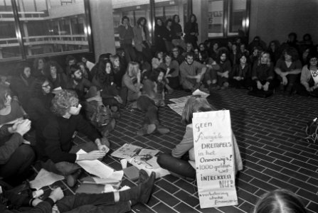 Studenten van de VU te Amsterdam hebben deel van Universiteit bezet uit protest , Bestanddeelnr 926-1978