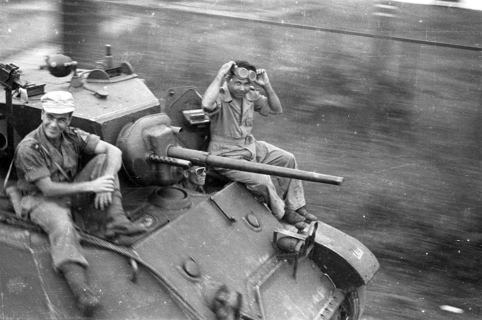 Stuart tank met bemanning, Bestanddeelnr 4413