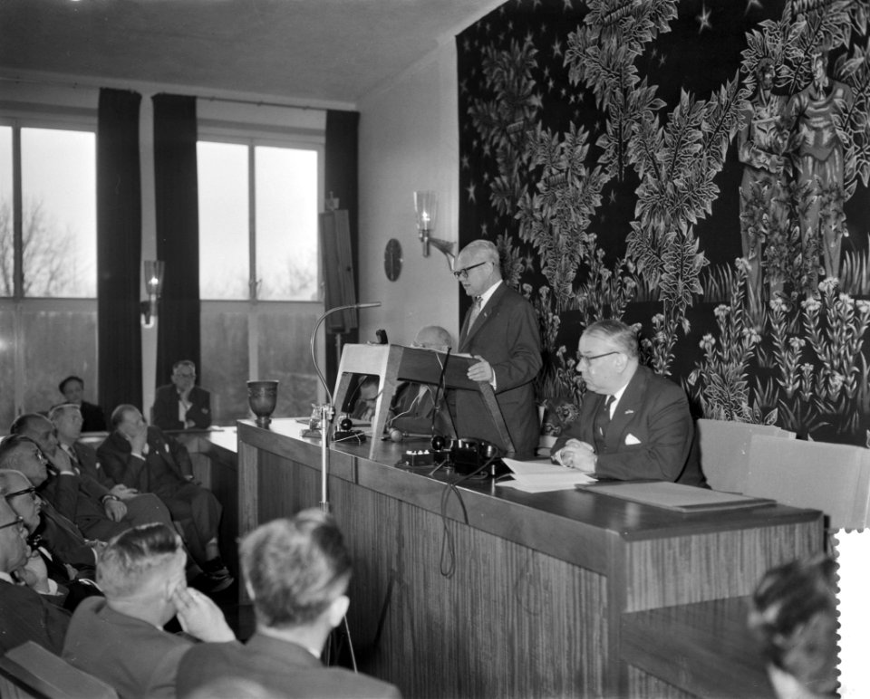 Stuart in het gebouw van de SER te Den Haag, Bestanddeelnr 910-0691