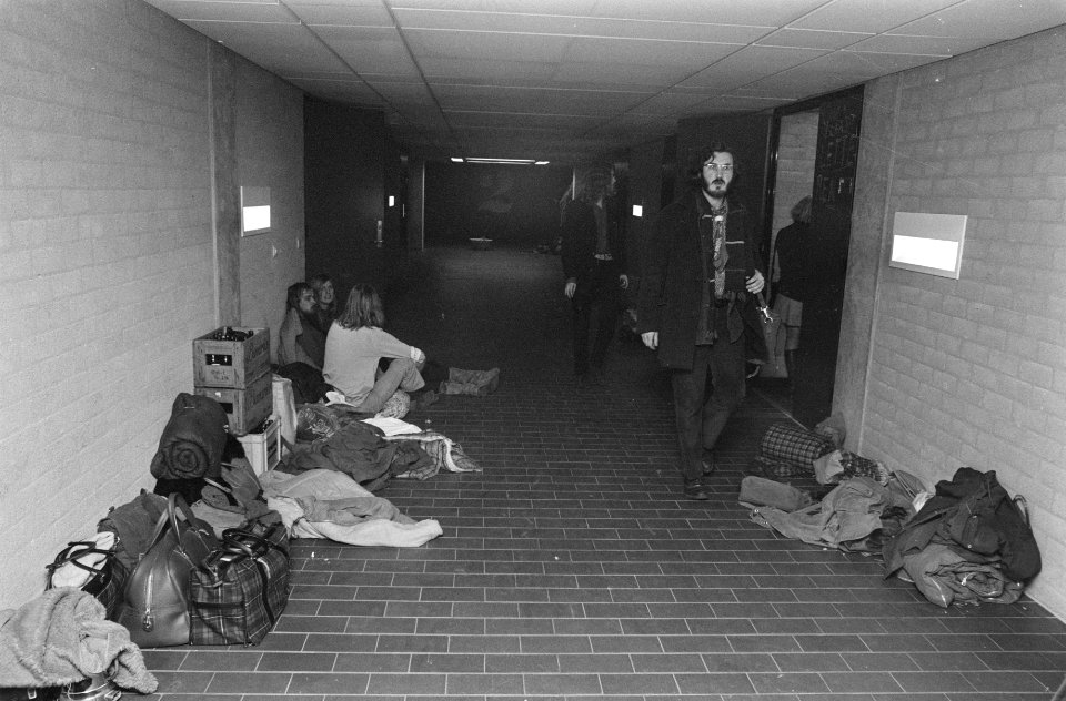 Studenten houden Vrije Universiteit van Amsterdam bezet uit protest tegen verkie, Bestanddeelnr 925-4065