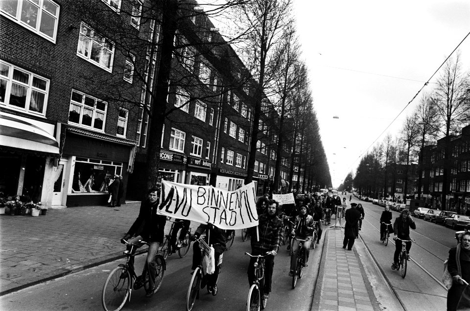 Studenten van de Voorbereidende Lerarenopleiding VU tegen plannen verhuizing VL , Bestanddeelnr 929-6682