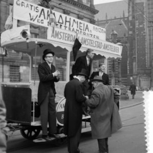 Studenten van het dispuut Akademeia protesteren tegen de tramtarieven te Amste, Bestanddeelnr 910-8035