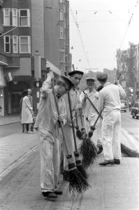 Studenten worden ontgroend in Amsterdam, Bestanddeelnr 911-5983