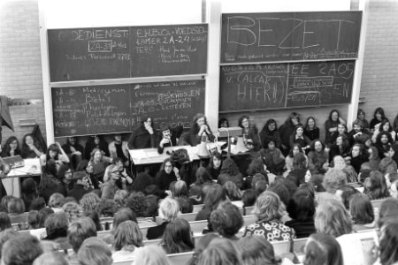Studenten houden Vrije Universiteit van Amsterdam bezet uit protest tegen verkie, Bestanddeelnr 925-4062