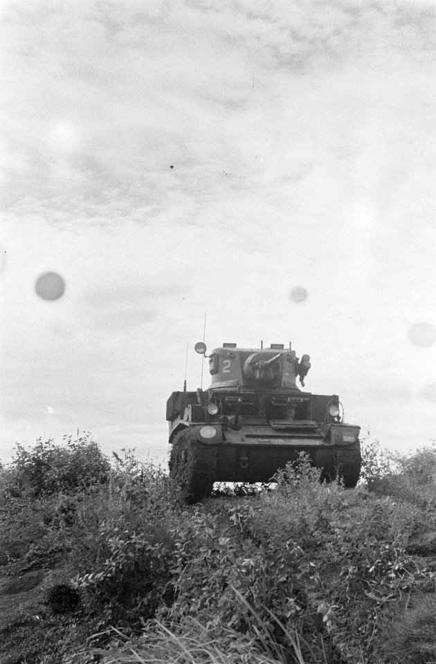 Stuart tank in actie, Bestanddeelnr 142-6-4