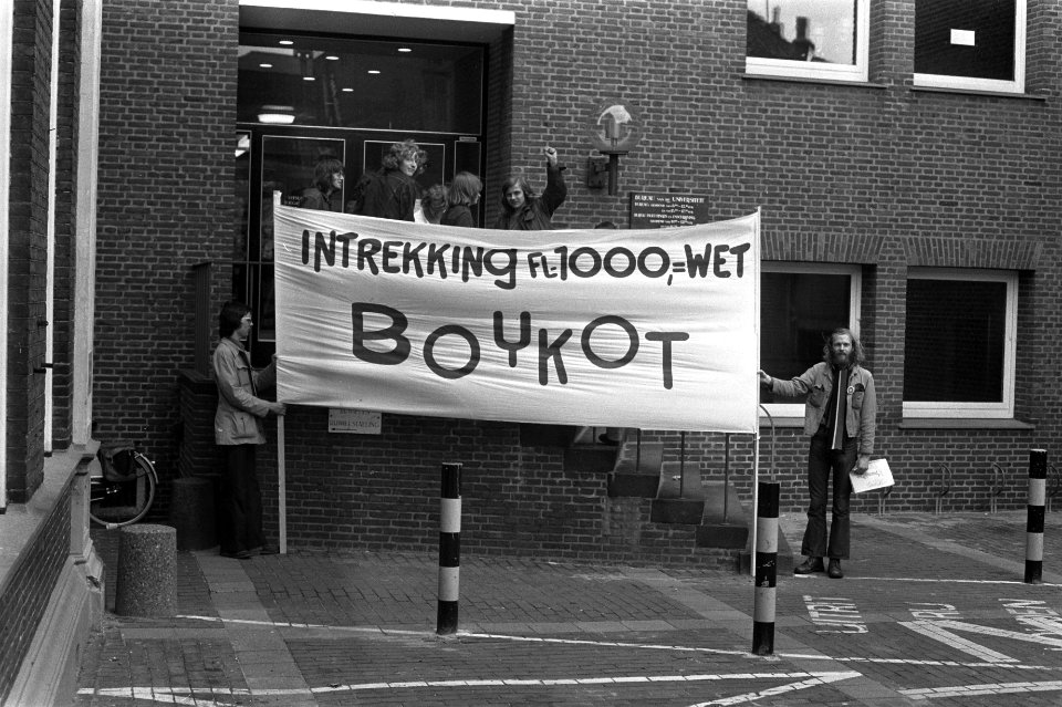 Studenten in Groningen boycotten inschrijving ivm duizend gulden collegegeld, Bestanddeelnr 925-8360