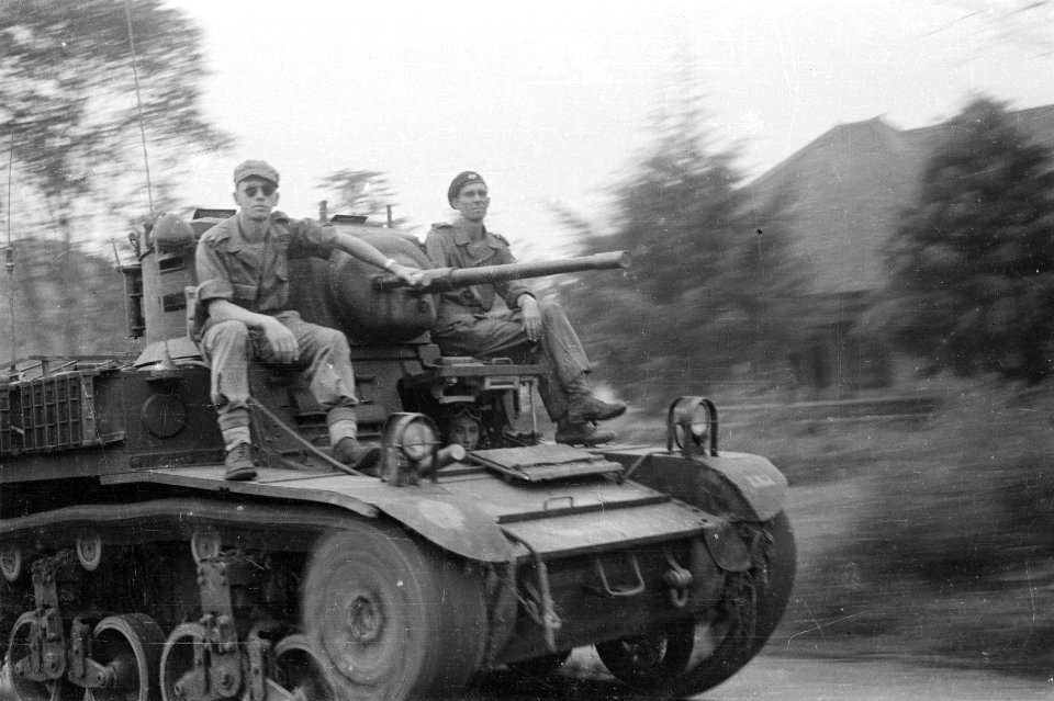 Stuart tank met bemanning, Bestanddeelnr 4414