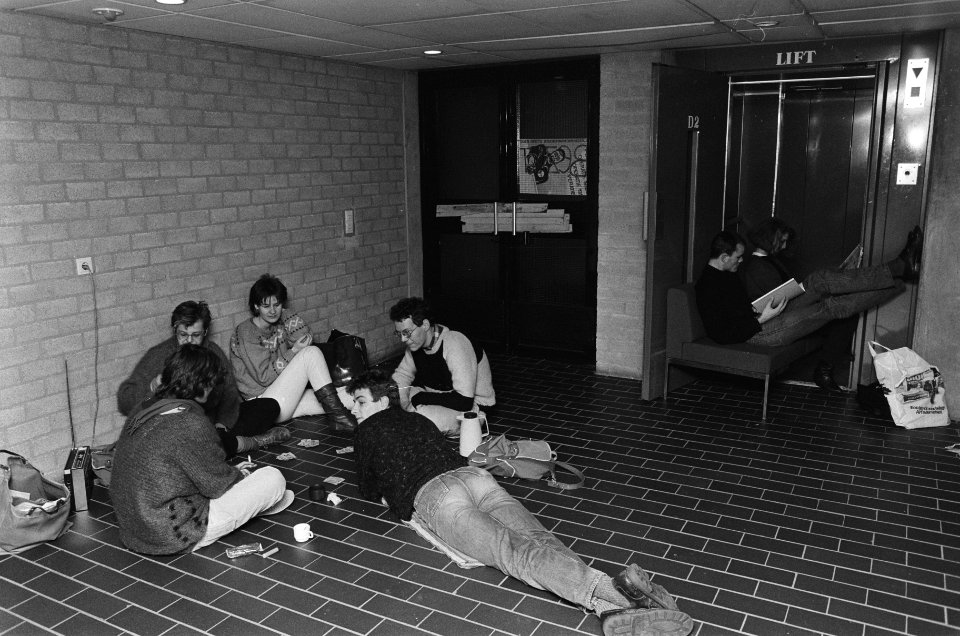 Studenten doden de tijd, Bestanddeelnr 933-5355