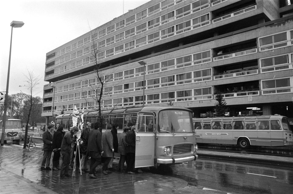 Studenten demonstreren tegen Numerus Fixus Amsterdamse studenten vertrekken naar, Bestanddeelnr 921-8328