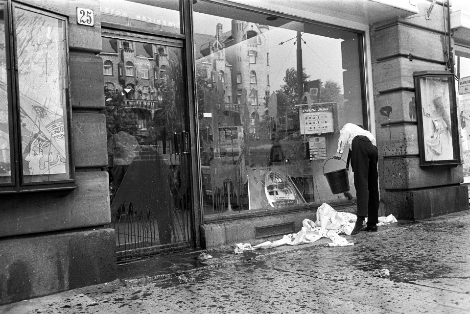 Studenten hielden anti-Amerikaanse demonstratie bij Pan Am kantoor , Leidseplein, Bestanddeelnr 923-5749
