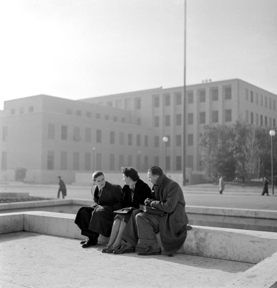 Studenten in de universiteitswijk Città Universitaria in Rome, Bestanddeelnr 191-1339