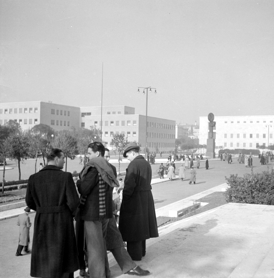 Studenten in de Città Universitaria, de universiteitswijk van Rome, Bestanddeelnr 191-1335