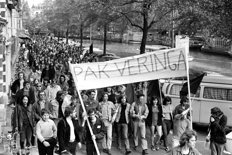 Studenten van Universiteit Amsterdam staken uit protest tegen invoering Wet Veri, Bestanddeelnr 923-5215