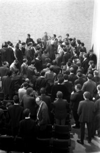 Studenten van Hoge School Tilburg bezetten aula felle discussies tussen de stude, Bestanddeelnr 922-1947
