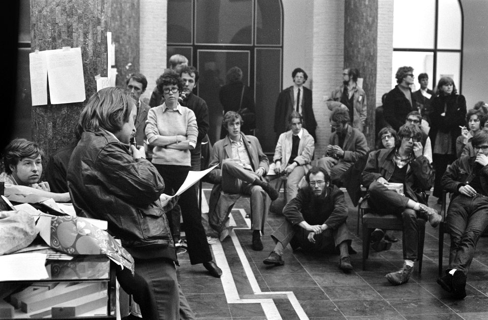 Studenten bezetten Maagdenhuis, Amsterdam studenten in Maagdenhuis, Bestanddeelnr 922-4305