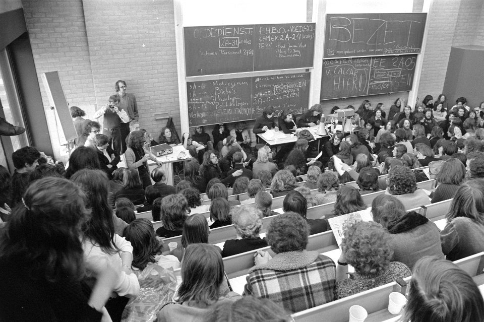 Studenten houden Vrije Universiteit van Amsterdam bezet uit protest tegen verkie, Bestanddeelnr 925-4063