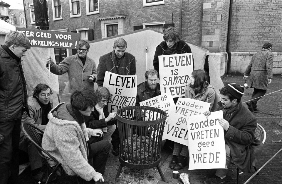 Studenten in hongerstaking op het Sint Janskerkhof te Utrecht, Bestanddeelnr 920-9482