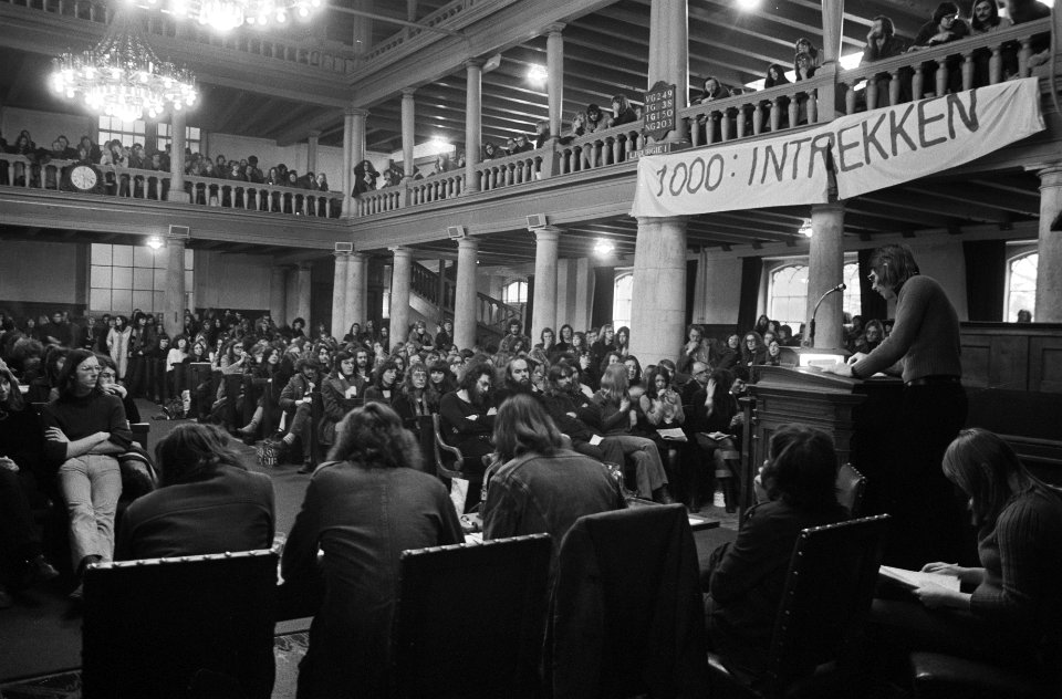 Studenten bijeen in aula GU tegen duizend gulden wet van Van Veen , overzicht, Bestanddeelnr 926-2246