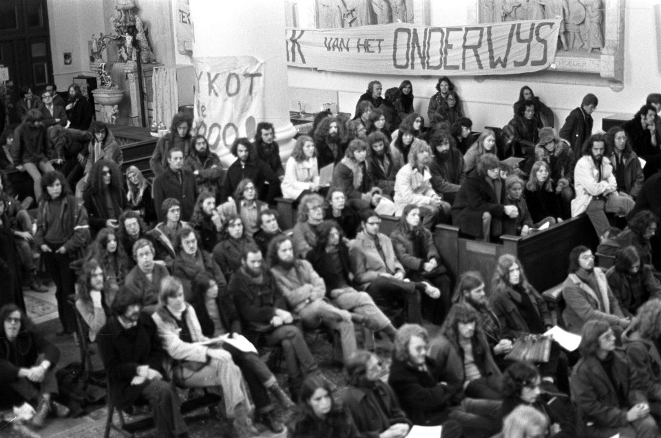 Studenten demonstreren tegen duizend-guldenwet in Amsterdam bijeenkomst in Mozes, Bestanddeelnr 926-0835