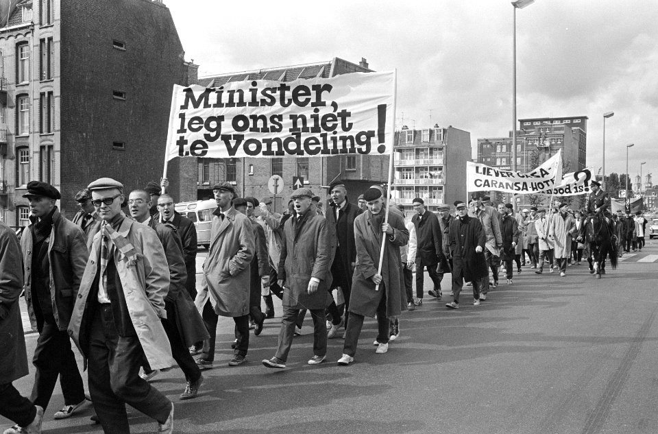 Studenten demonstreren voor meer kamers, Bestanddeelnr 919-5594