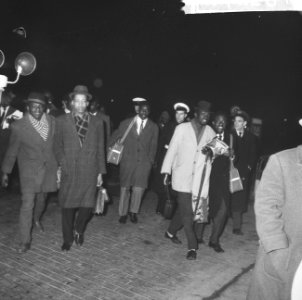 Studenten uit Bulgarije op Schiphol aangekomen, de studenten tijdens de persconf, Bestanddeelnr 914-8261