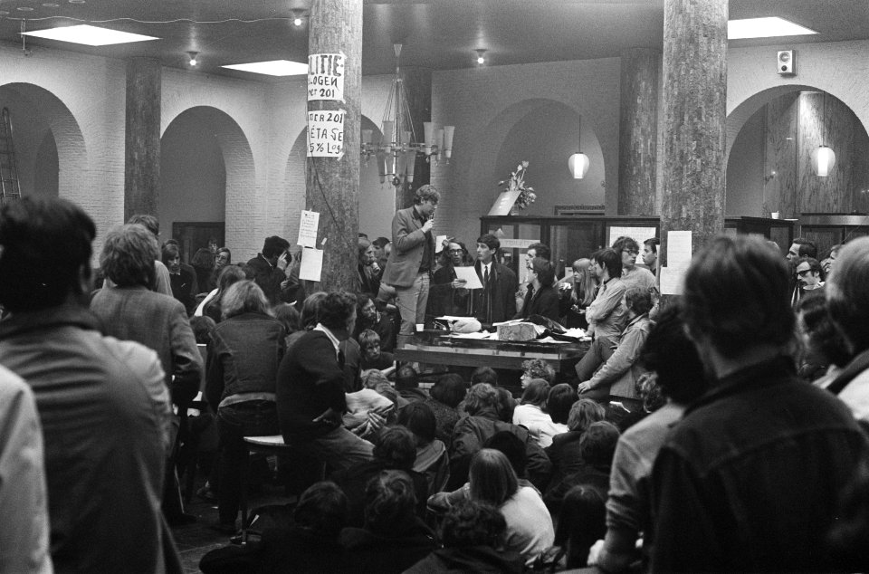 Studenten bezetten Maagdenhuis, Amsterdam studenten in Maagdenhuis, Bestanddeelnr 922-4310