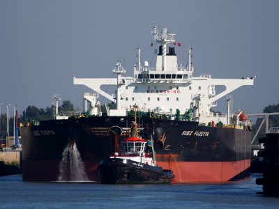 Suez Fuzeyya (ship, 2011) - IMO 9524449 leaving Berendrechtlock Port of Antwerp pic2