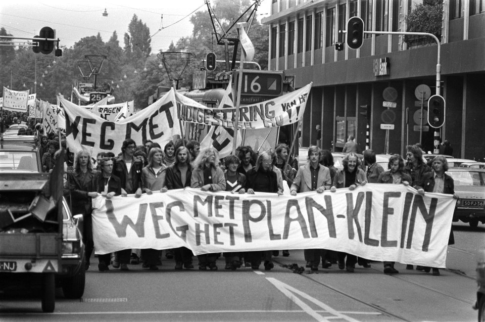 Studenten demonstreren in Amsterdam tegen onder andere studiefinancieringplan K, Bestanddeelnr 928-7882