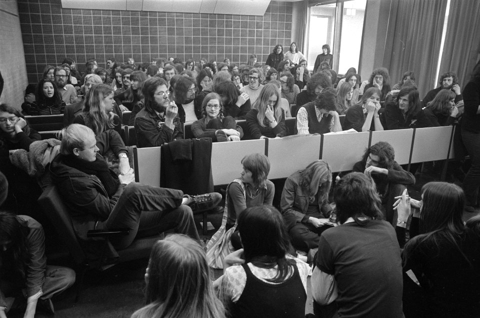 Studenten houden Vrije Universiteit van Amsterdam bezet uit protest tegen verkie, Bestanddeelnr 925-4066