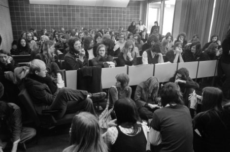 Studenten houden Vrije Universiteit van Amsterdam bezet uit protest tegen verkie, Bestanddeelnr 925-4066