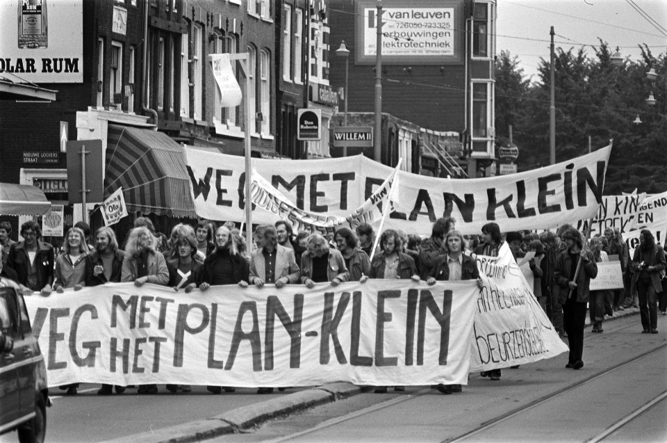 Studenten demonstreren in Amsterdam tegen onder andere studiefinancieringplan K, Bestanddeelnr 928-7883