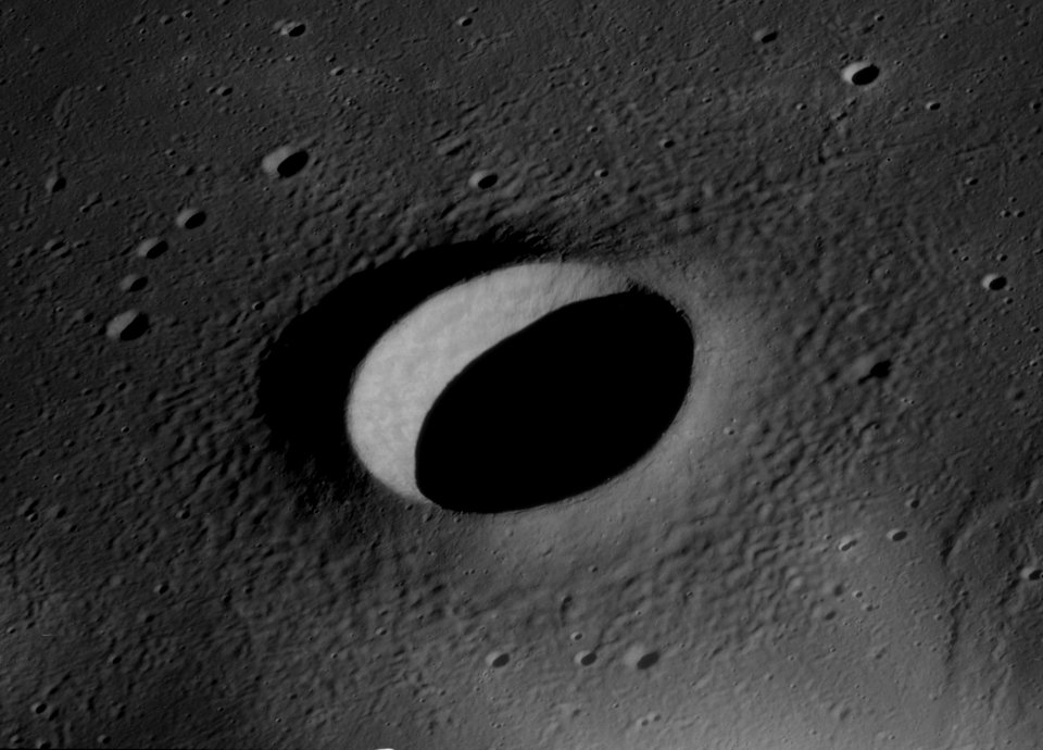 Suess crater AS12-52-7753