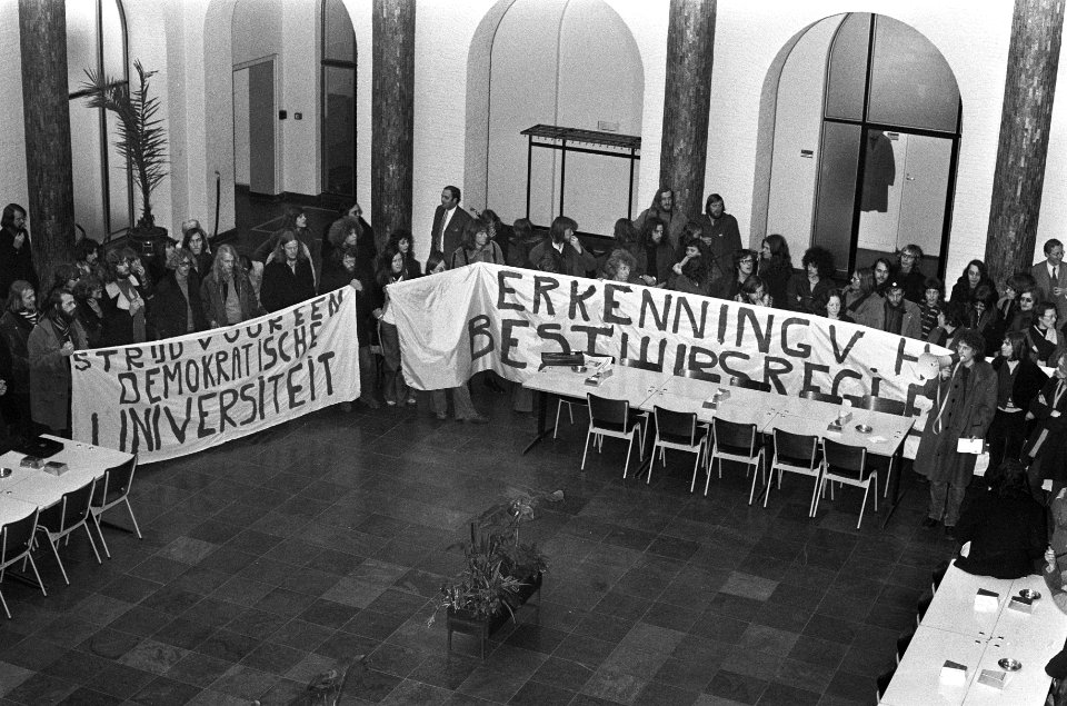 Studenten demonstreren in het Maagdenhuis, Bestanddeelnr 926-8831