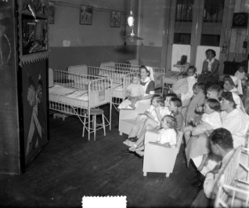 Studenten poppenkast in Emma Kinderziekenhuis, Bestanddeelnr 905-1743