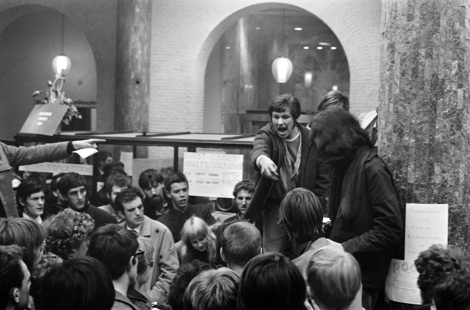 Studenten bezetten Maagdenhuis, Amsterdam studenten in Maagdenhuis, Bestanddeelnr 922-4309