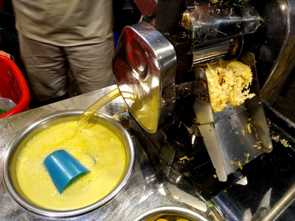 Sugar cane juice in Phnom Penh 3