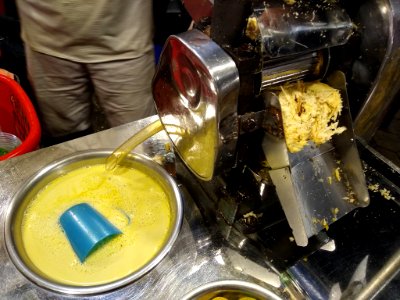 Sugar cane juice in Phnom Penh 3