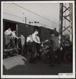 Studenten, bijeenkomsten, stations, Utrecht, Bestanddeelnr 056-0970