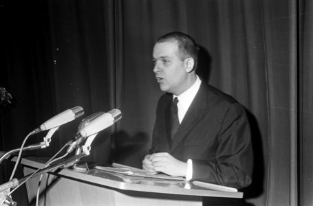 Studenten filmfestival Amsterdam geopend, Jan Nemec bij openingsrede, Bestanddeelnr 920-0181