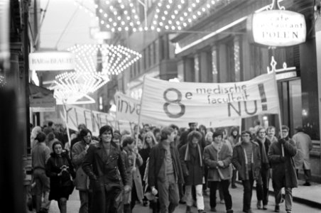 Studenten demonstreren voor meer geld voor onderwijs (Amsterdam), Bestanddeelnr 921-9144
