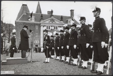Studenten, uniformen, parades, Pro Patria, Lindenbergh JPC, Bestanddeelnr 056-1137