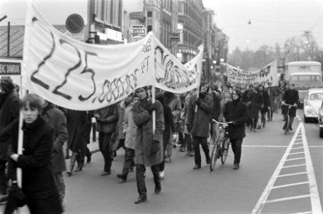Studenten demonstreren voor meer geld voor onderwijs (Amsterdam), Bestanddeelnr 921-9143
